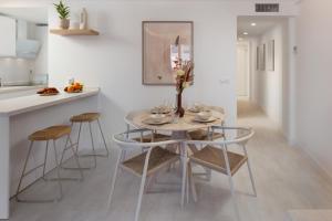 Modern apartment 300m from beach