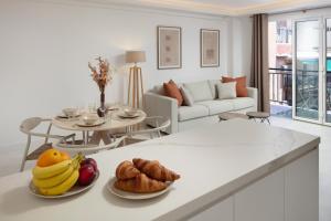 Modern apartment 300m from beach