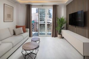 Modern apartment 300m from beach