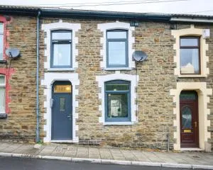 Cwmparc Cottage Very Special Welsh Valley Home by StayStaycations - Treherbert