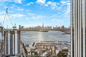 FIRST CLASS 2BR Creek Harbour & Burj Views - 4hvězdičkové hotely ve městě Dubaj