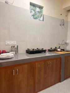 Getaway Stays-Rooms with private kitchen-Dharamkot