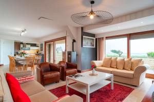 Maisons de vacances Villa St Jacques - Vue mer avec grand jardin : photos des chambres