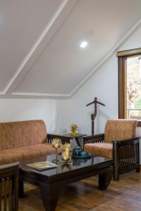 Alaya Stays Madhuram Villa - Pet-Friendly 5 BHK Hillside Retreat With Garden & Balcony