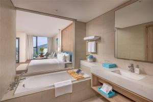 Waterfront A La Carte Residence