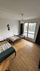 13 Apartments 3BR R&P Living