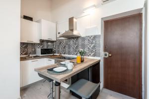 StayEasy Corso Como 9 - Attic studio apartment