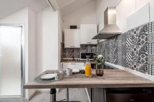 StayEasy Corso Como 9 - Attic studio apartment