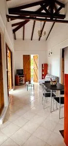 Spacieux haut de villa proche plage - Mahaudière