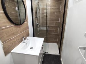Appartements ღ NeoNest - Studio Hyper Centre , Wifi & Cour : photos des chambres