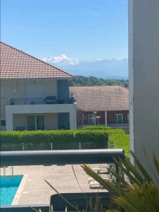 Pool Quiet View of Montain