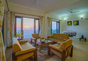 Alaya Stays Pine View Cottage - 3 BHK Himalayan Retreat with Scenic Views