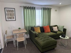 Birmingham Peculiar Apartment 2-Bedrooms