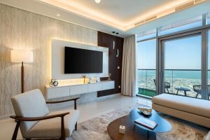 3 Bedroom - Pool Access - 7 mins to Dubai Mall - SunView