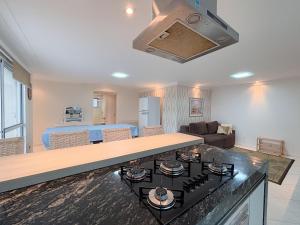 Apê Moderno, AC e Wifi | 300m Praia dos Ingleses