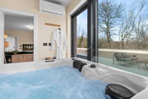 Charming Villa Harmonia with Heated pool and Indoor Jacuzzi surrounded by nature