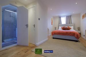 3 Bedroom Apartment By Arhouse Apartments Short Lets & Serviced Accommodation Kensal Rise With Free WiFi & Free Parking