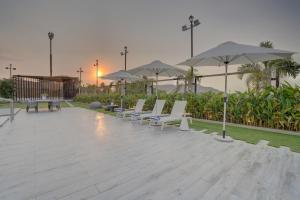 ELIVAAS Meraki Villa - Luxe 5 BHK Glass Villa With Private Pool, Balcony, Garden & Gazebo