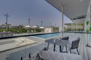 ELIVAAS Meraki Villa - Luxe 6 BHK Glass Villa With Private Pool, Balcony, Garden & Gazebo