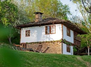 Incredible Cabin Getaway with Indoor and Outdoor Fireplaces in Selishte, Bulgaria