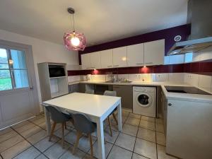Villas Spacious renovated villa Groupama Stadium LDLC : photos des chambres