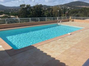 Appt 2 étoiles - parking - clim - piscine - mer à 300m