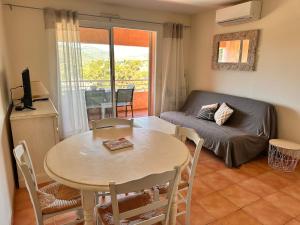 Appt 2 étoiles - parking - clim - piscine - mer à 300m