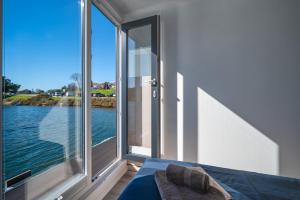 Floating house - ARIA