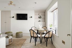 Opulent 2-bed Retreat with Garden