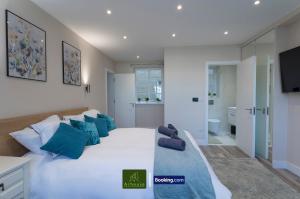 Three Bedroom Apartment By Arhouse Apartments Short Lets & Serviced Accommodation Willesden With Free Wi-Fi & Terrace