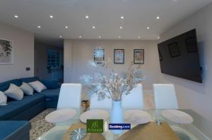 Three Bedroom Apartment By Arhouse Apartments Short Lets & Serviced Accommodation Willesden With Free Wi-Fi & Terrace