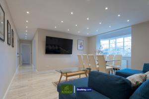 Three Bedroom Apartment By Arhouse Apartments Short Lets & Serviced Accommodation Willesden With Free Wi-Fi & Terrace