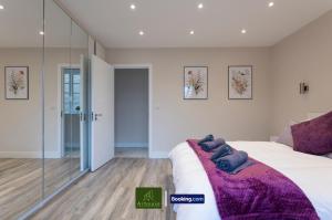 Three Bedroom Apartment By Arhouse Apartments Short Lets & Serviced Accommodation Willesden With Free Wi-Fi & Terrace
