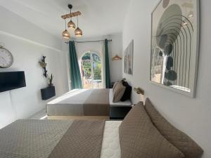 Olive Studio ,Balcony with Mountain View, Kitchenette, 1km to Beach ,by likeyourhome