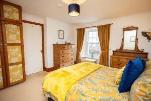Hall House 3 Bedroom House St Florence