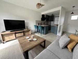 Charmant T2 rénové avec balcon, proche plage et commerces - 阿雷斯