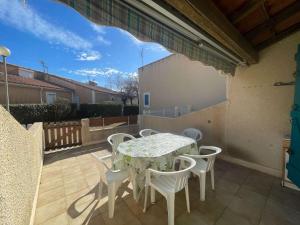 Maison de vacances, séjour cuisine, résidence MAS DE LA PLAGE 1, terrasse Sud dégagée 4 couchages Portiragnes LRMP77