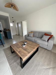 Charmant T2 rénové avec balcon, proche plage et commerces