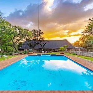 Monkey Mountain Family Lodge - Naboomspruit