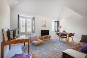 Rosarinho Cruz invites to her Atelier by the Sea