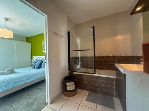 Appartements Stunning T2 pool box-Meyzieu Gare-Stade-Eurexpo : photos des chambres