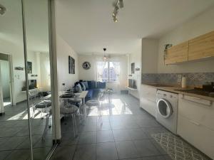 Appartements Stunning T2 pool box-Meyzieu Gare-Stade-Eurexpo : photos des chambres