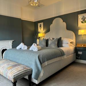 Cottage with log burner and hot tub in shropshire