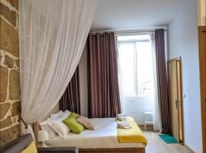 Porto-Stone Wall Apartment