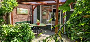 Courtyard house near center and beach