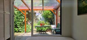 Courtyard house near center and beach