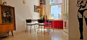 Courtyard house near center and beach