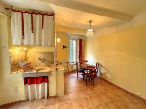 Charmant studio atypique, Aups