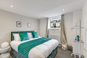 Stylish stay Ware town with parking