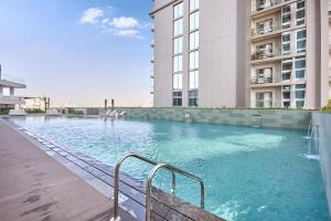 STAY BY LATINEM Luxury 1BR Holiday Home CVG 3304 Near Burj Khalifa